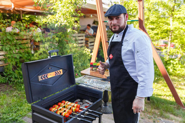 Повар-мангальщик