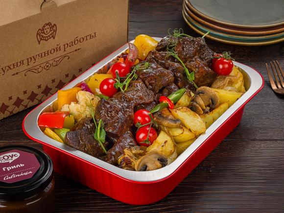 День рождения с телячьими щечками на 10 человек в Москве