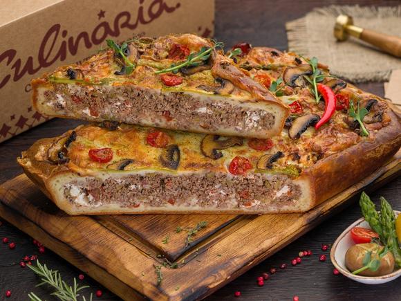 Застолье с мясным пирогом в Москве