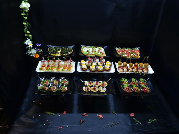 Доставка блюд и напитков на 70 персон в Москве