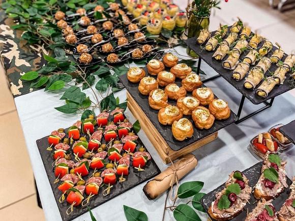 Сытный фуршетный сет с горячими закусками на 27-30 персон в Москве