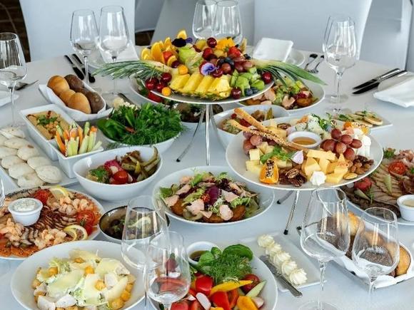 Банкет с сытными мясными блюдами на 16 персон в Москве