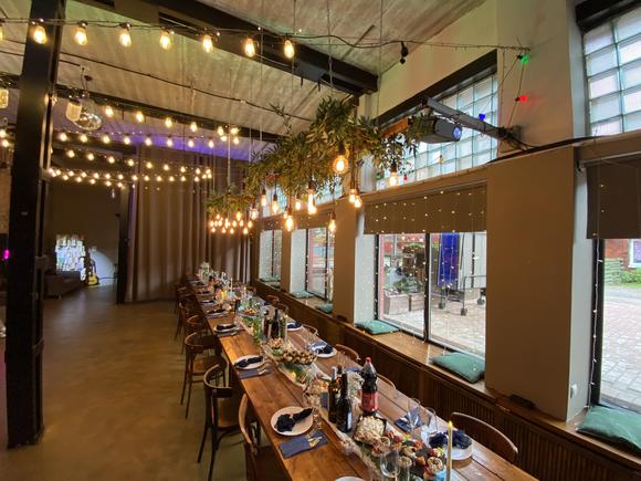 День рождения на 24 персоны с изысканными горячими закусками в Москве