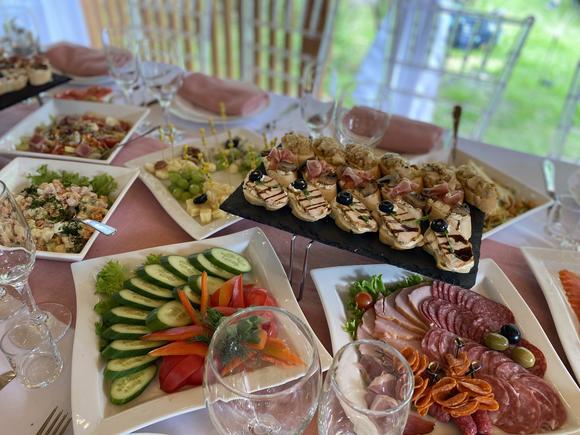 Банкетное меню с сытными горячими закусками на 35 персон в Москве