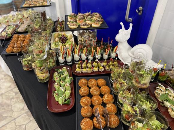 Аппетитный фуршет на 80 персон в Москве