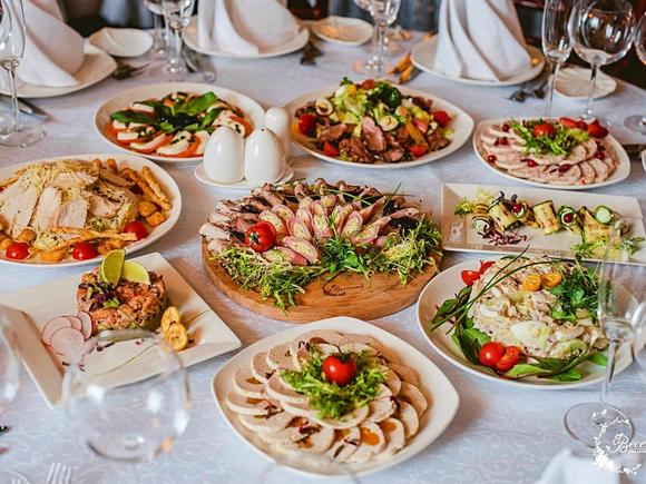 Свадебный банкет на 14 персон с десертами и напитками в Москве