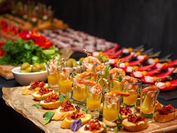 Открытие на 200 персон с десертами в Москве