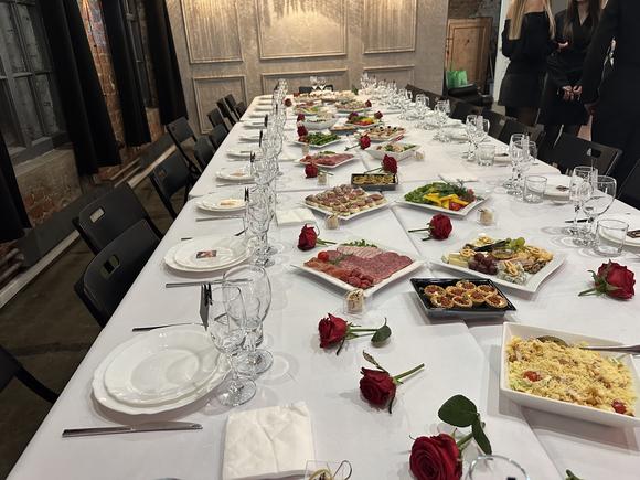 Банкет на любой праздник на 28 персон с обслуживанием в Москве