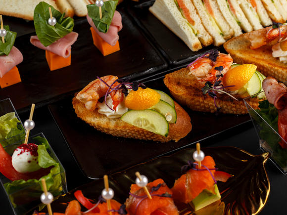 Фуршетный бокс на 10 персон с рыбными закусками в Москве