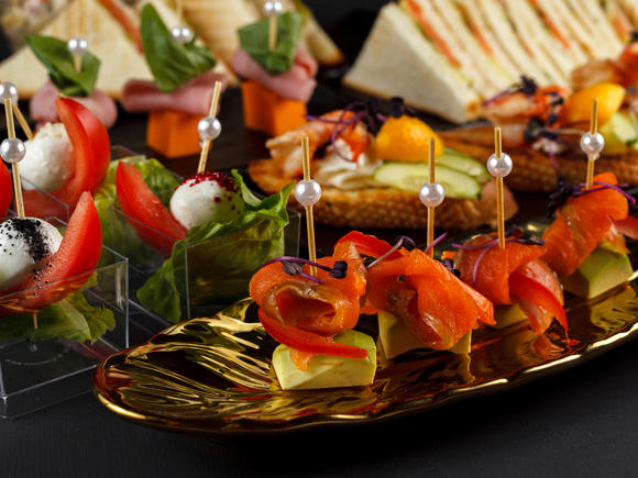 Фуршетный сет премиум с горячими закусками на 10 персон в Москве