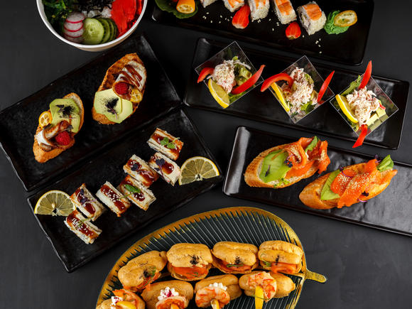 Фуршетный бокс на 25-30 персон с горячими закусками стандарт в Москве