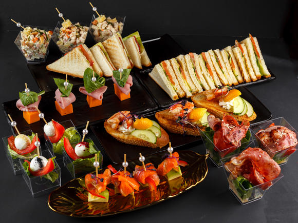 Бокс на 40 персон с горячими закусками в Москве