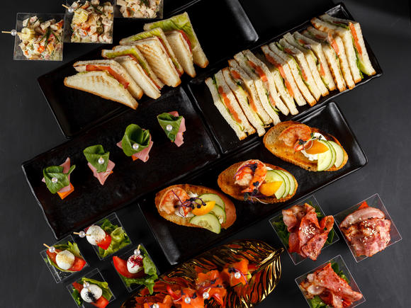 Фуршет на 37 персон с горячими закусками в Москве