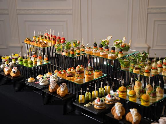 Доставка блюд и напитков на 150 персон в Москве