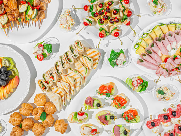 Легкий фуршетный сет с десертами на 12-15 персон в Москве