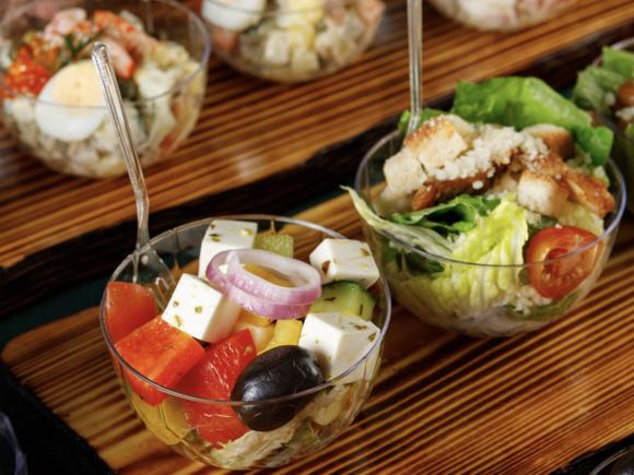 Доставка блюд и напитков на 6 персон в Москве