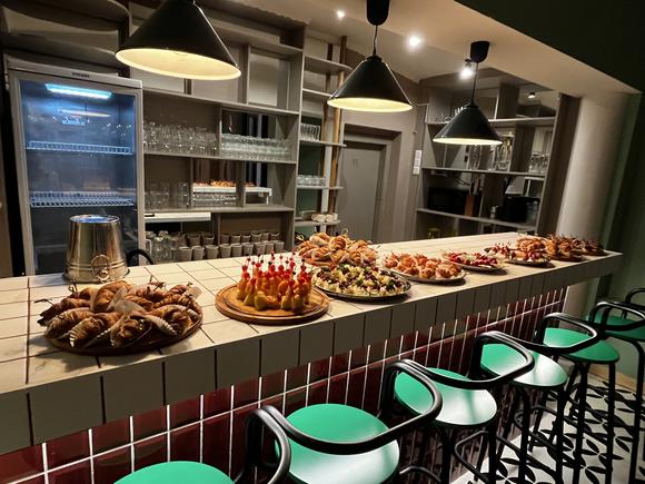 Фуршет на 50 персон с обслуживанием и посудой в Москве