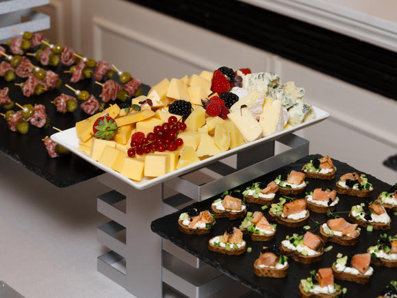 Фуршет на 50 персон в Москве