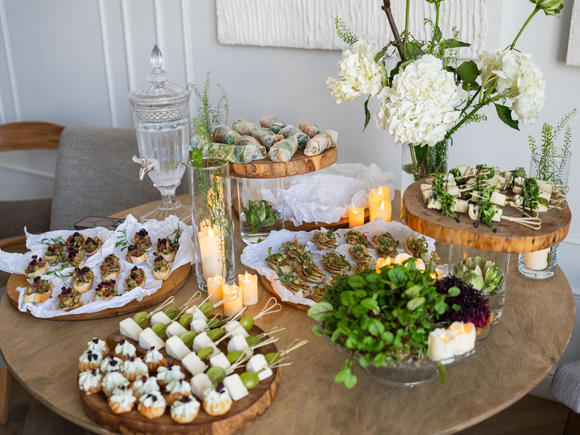 Идеальный фуршетный сет с горячими закусками на 5-10 персон в Москве