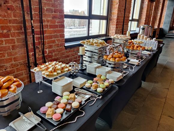 Кофе-брейк на 100 персон с обслуживанием и мебелью в Москве