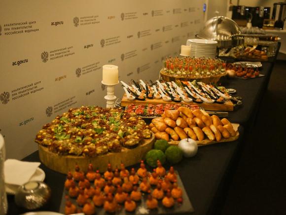 Фуршет на 80 персон с горячими закусками в Москве
