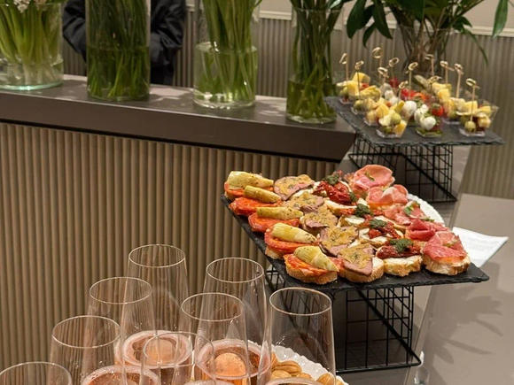 Фуршет с закусками и десертами на 10-15 персон в Москве