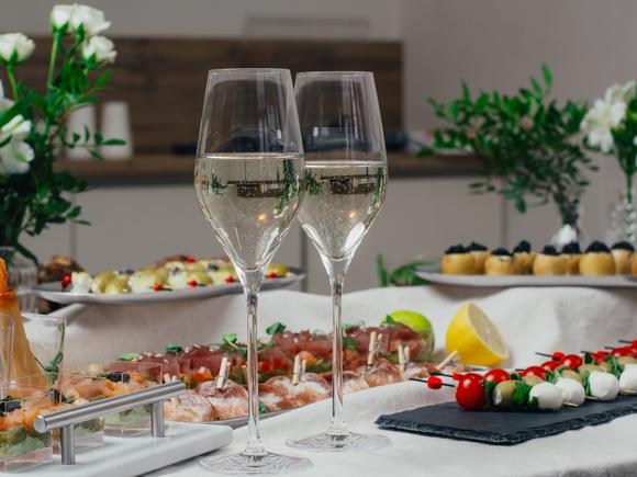 Очень сытный фуршет на 20 персон в Москве