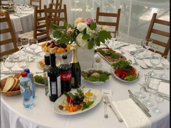 Банкетный сет "Праздничный" на 12 персон в Москве