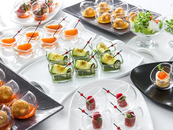 Доставка блюд и напитков на 60 персон в Москве