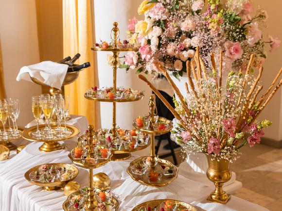 Доставка блюд и напитков на 16 персон в Москве