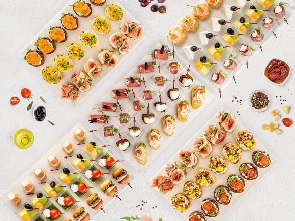 Фуршетный набор закусок "От шефа" на 8-10 человек в Москве