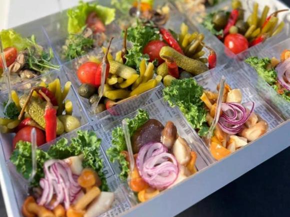 Сет с фуршетными закусками и шашлычками на 10-12 персон в Москве