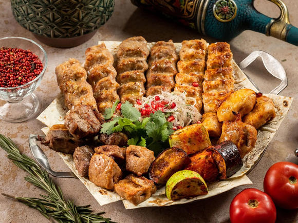 Кавказский банкетный сет с традиционными грузинскими закусками на 20-25 персон в Москве
