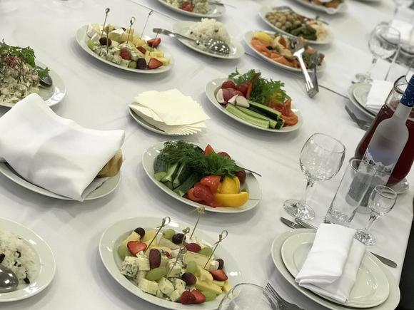 Заказать Банкетное меню стандарт на 15 персон в Москве