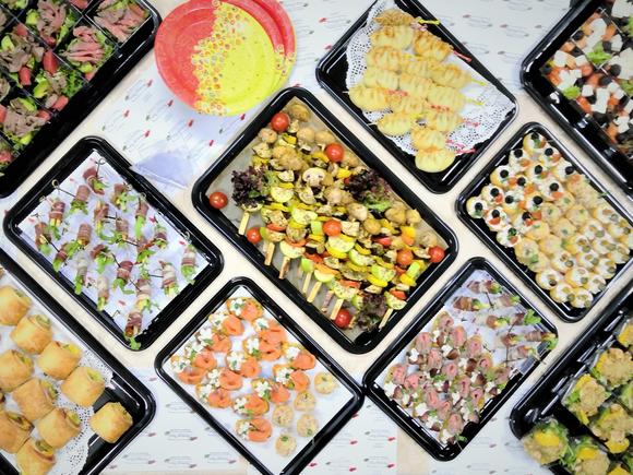 Заказать Сытный фуршетный сет с горячими закусками на 50 персон в Москве