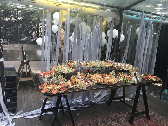 Праздничный стол на 4 персоны в Москве