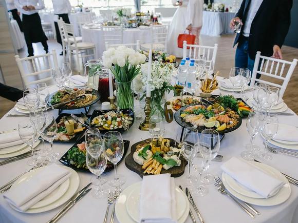 Классический свадебный банкет с посудой и обслуживанием на 35-40 персон в Москве