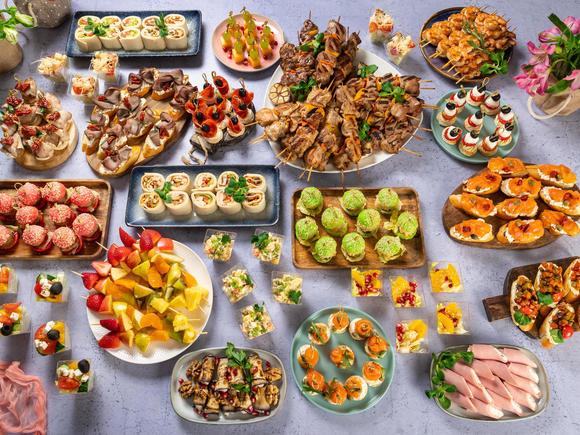 Заказать Новогодний праздничный сет на 10-15 персон в Москве