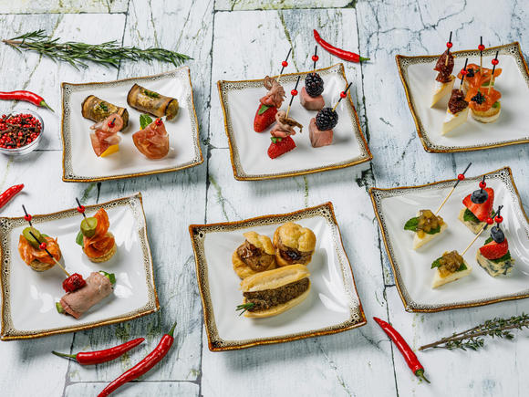 Вкусный фуршетный набор на 40 - 50 персон в Москве