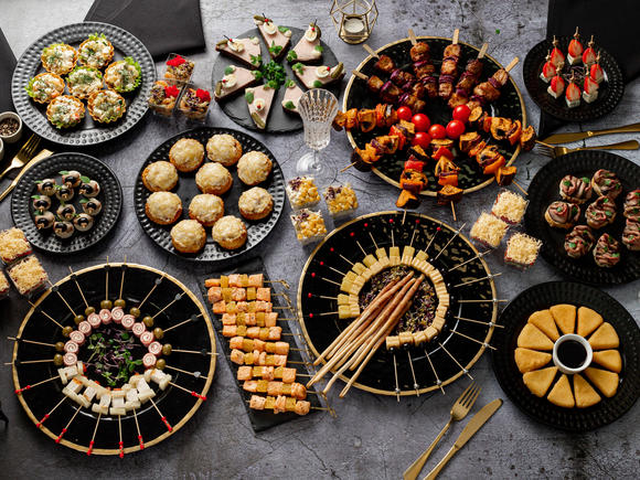 Доставка блюд и напитков на 20 персон популярный сет в Москве