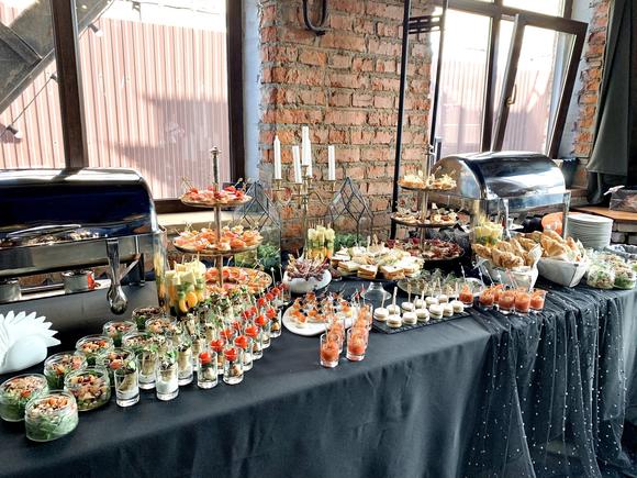 Доставка блюд и напитков на 300 персон в Москве