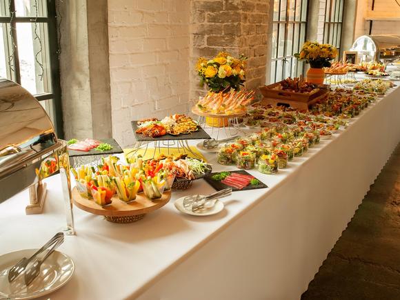 Сытный фуршет для корпоратива на 100-120 персон в Москве