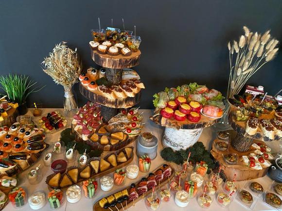 Вкусный сет на День рождения на 20-22 персоны в Москве