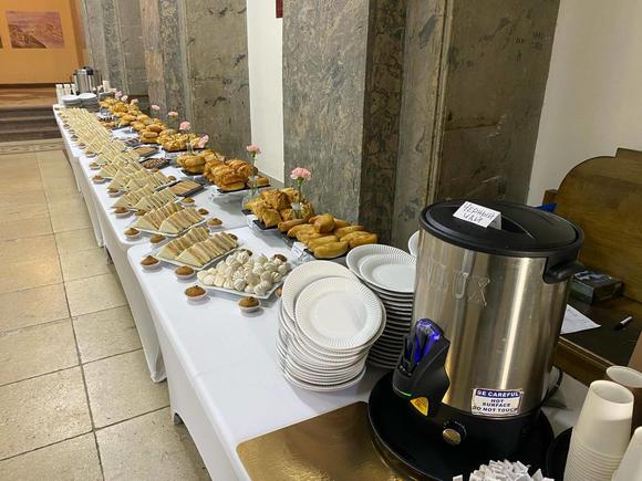 Легкие закуски и напитки на 40 персон в Москве