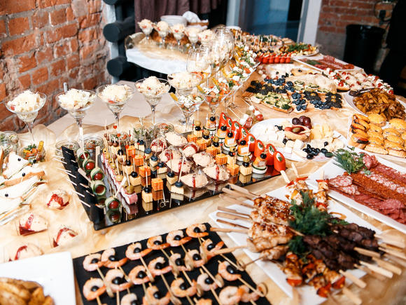 Доставка блюд и напитков на 130 персон вегетарианское меню в Москве