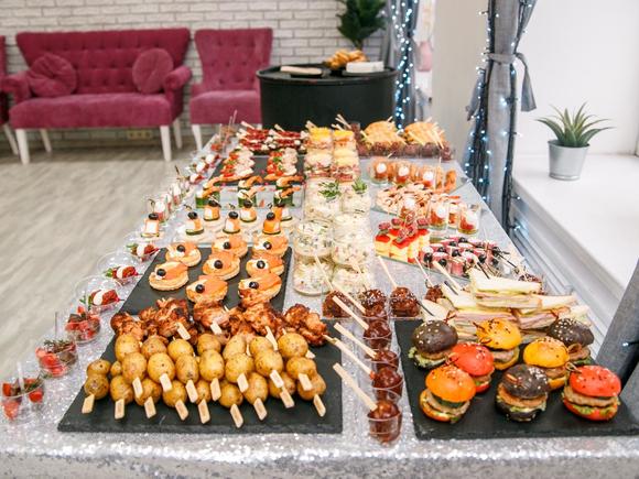 Фуршет с горячими закусками на 15 - 20 персон в Москве