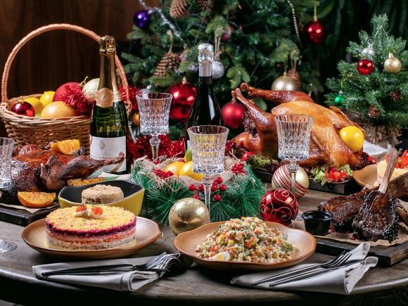 Новогодняя доставка блюд на 4 персоны в Москве