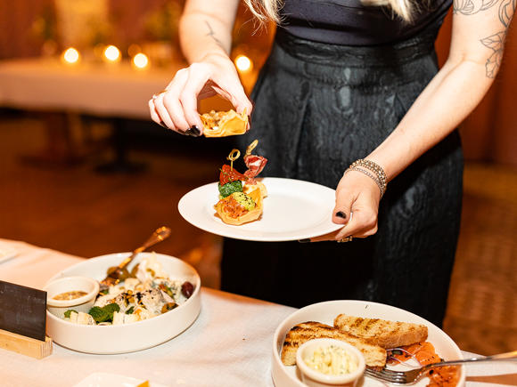 Вечерний сет блюд и напитков на 20 персон в Москве