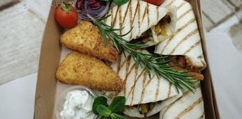 Вкусный бокс с горячими закусками на 1-2 персоны