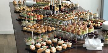 Аппетитный фуршет на 16 персон